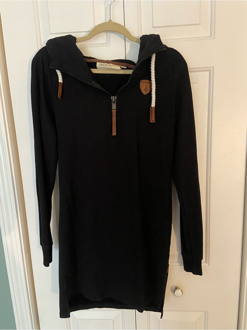 wanakome medium black sweatshirt dress